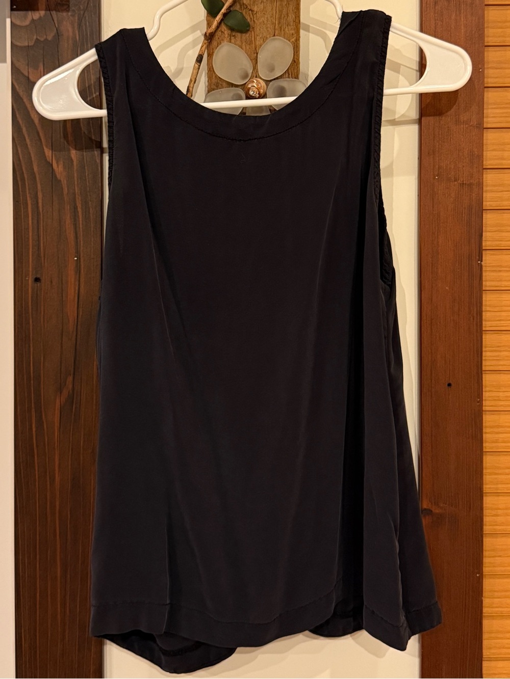 Women’s Black Sleeveless Tank Top